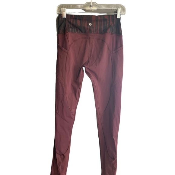 Lululemon Toasty Tech Tight Bordeaux Drama Painted Animal Design Size 8 - Picture 3 of 6